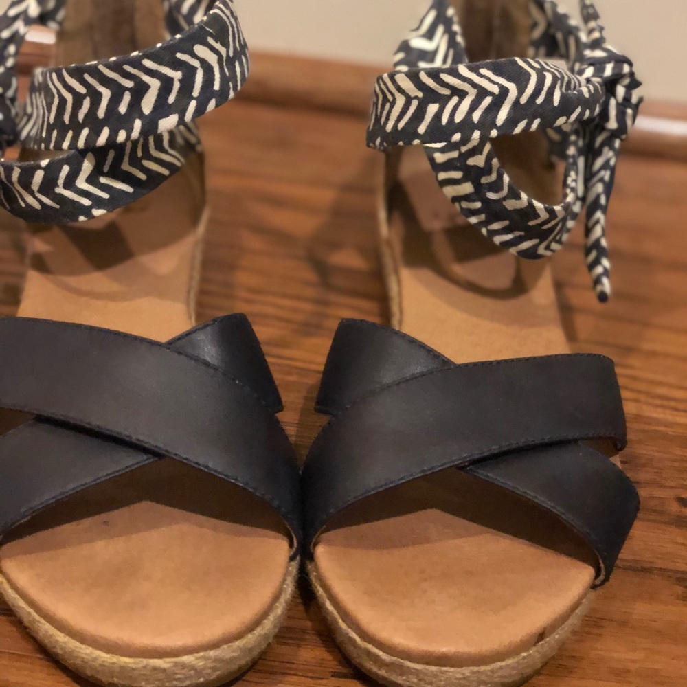 Navy blue Ugg tie ankle sandle